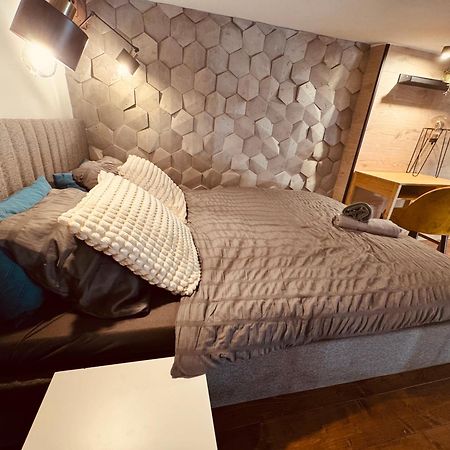 Loft In The City Center By Kobiela Apartments คาโตวีตเซ ภายนอก รูปภาพ
