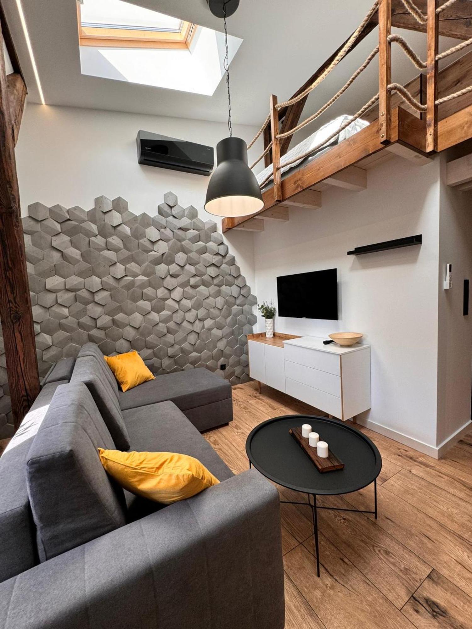 Loft In The City Center By Kobiela Apartments คาโตวีตเซ ภายนอก รูปภาพ