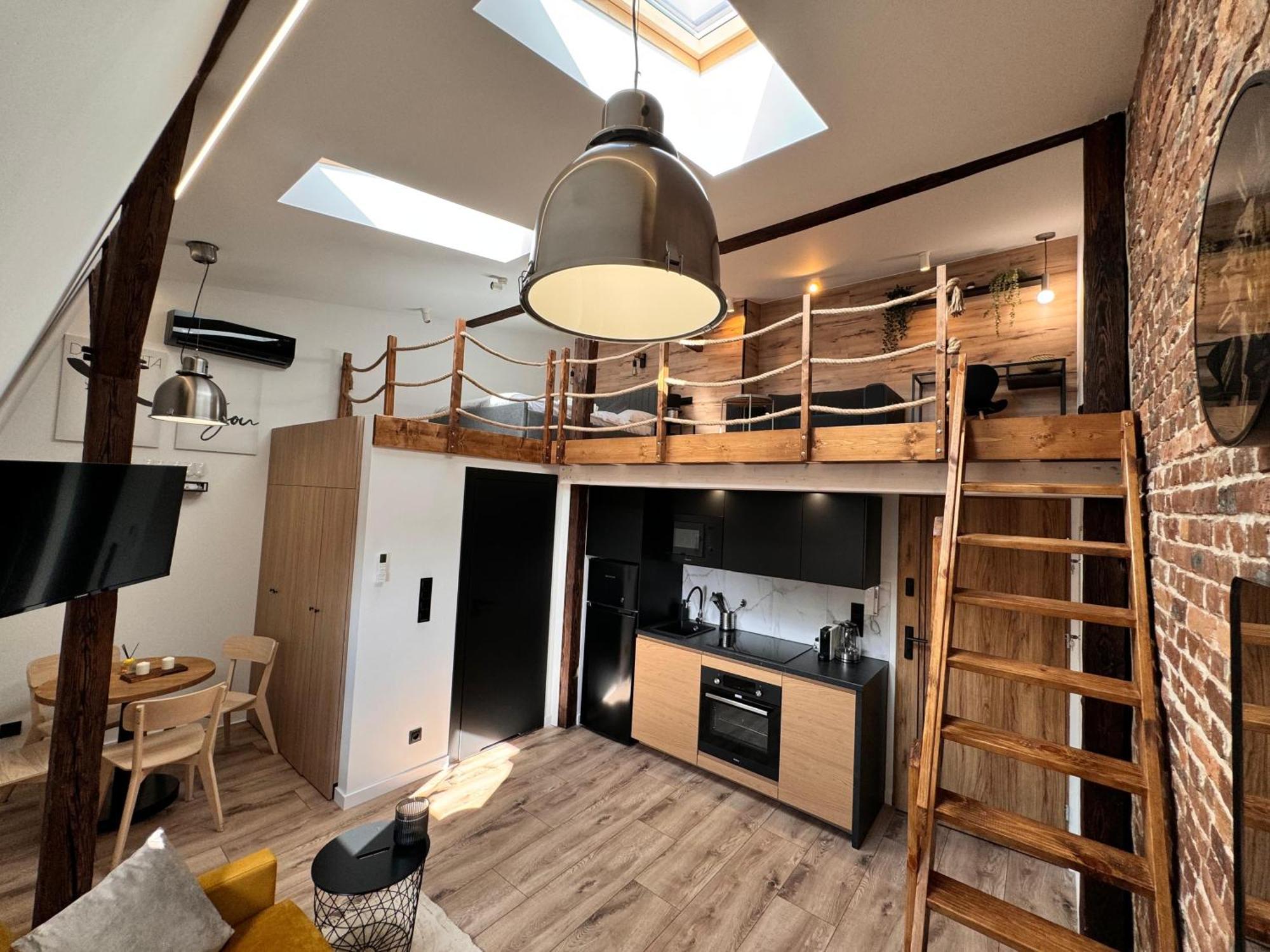 Loft In The City Center By Kobiela Apartments คาโตวีตเซ ภายนอก รูปภาพ