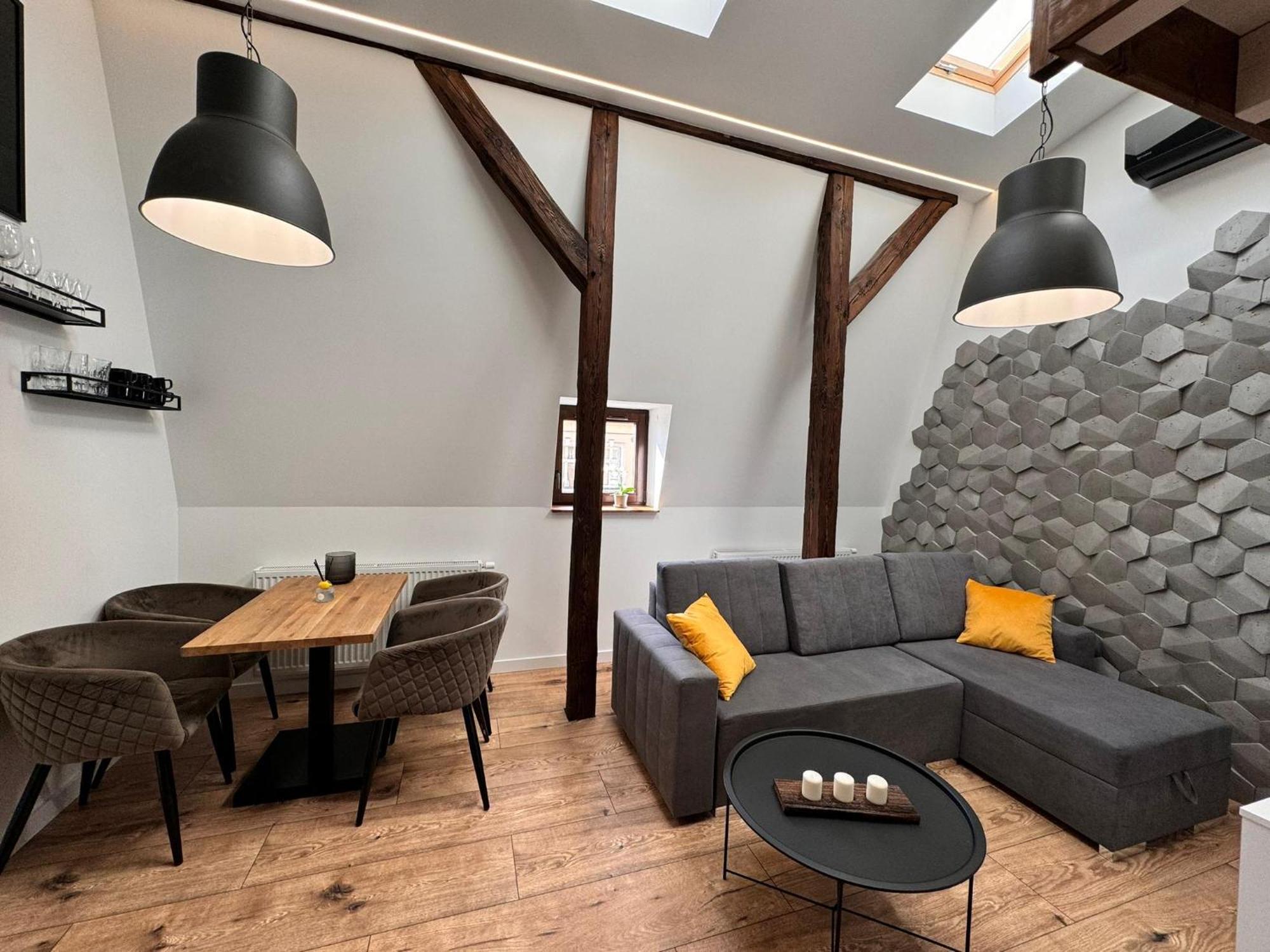 Loft In The City Center By Kobiela Apartments คาโตวีตเซ ภายนอก รูปภาพ
