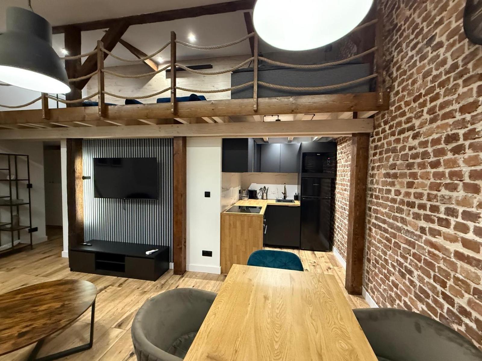 Loft In The City Center By Kobiela Apartments คาโตวีตเซ ภายนอก รูปภาพ