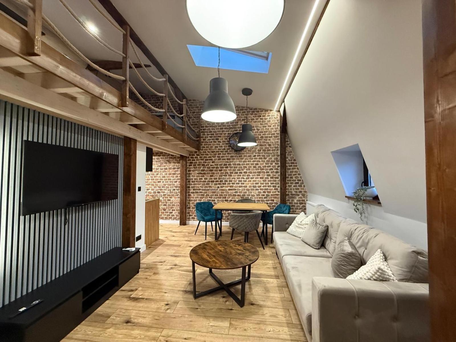 Loft In The City Center By Kobiela Apartments คาโตวีตเซ ภายนอก รูปภาพ